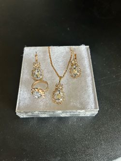 Women’s Necklace / Earrings / Ring