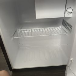 Magic Chef Mini Fridge 