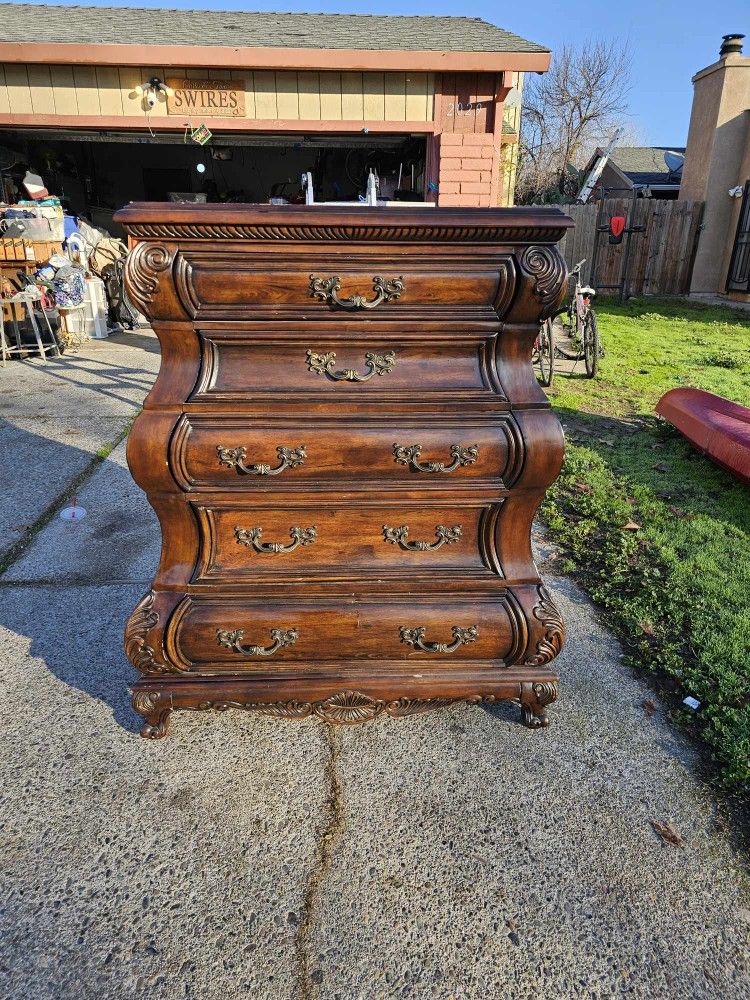 Beautiful Tall Solid Wood 5 Drawer Dresser.56in Tall, 47in Wide 19in