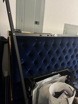 Cama Tamaño King Size. Sin Colchón