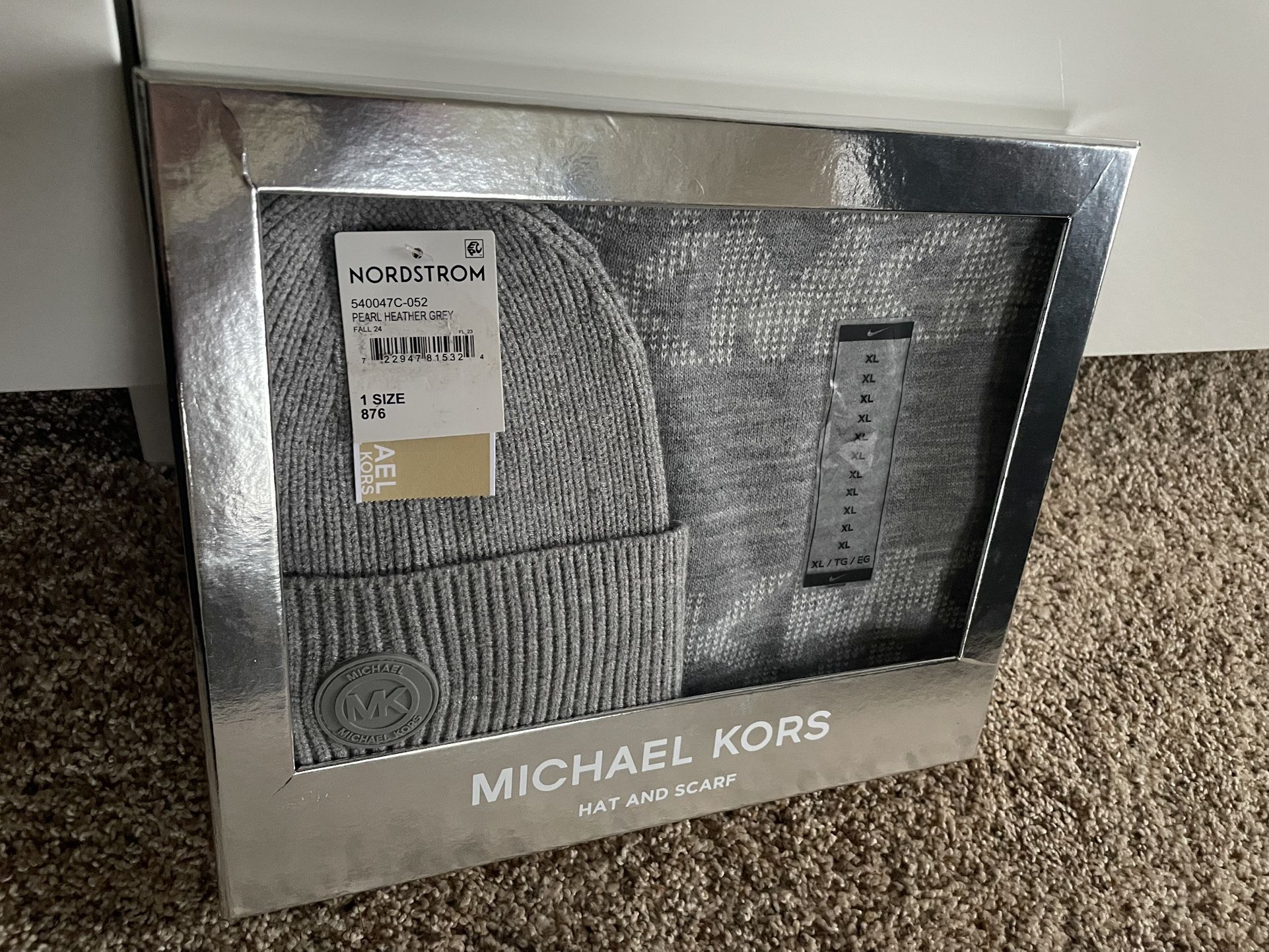 Brand NEW Michael Kors women's girl's hat and scarf gift present sealed box