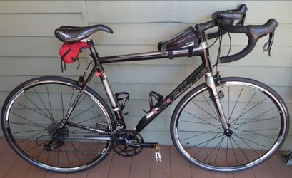 TREK 2.1 Road Bicycle (Premium Condition)