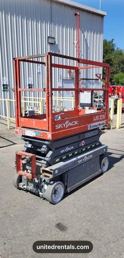 2016 Skyjack 19/32 Scissor Lift
