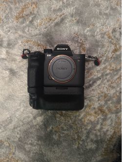 Sony A7RV (w/ Grip)