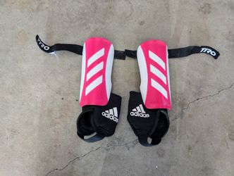 Adidas Tiro

Match Shin

Guards Team

Shock, Pink &

White Kids Size Small