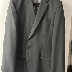 Haggar Men’s Gray Suit - Tailored Fit - Jacket 46L w/pants 36x32