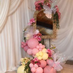Easel balloon decor