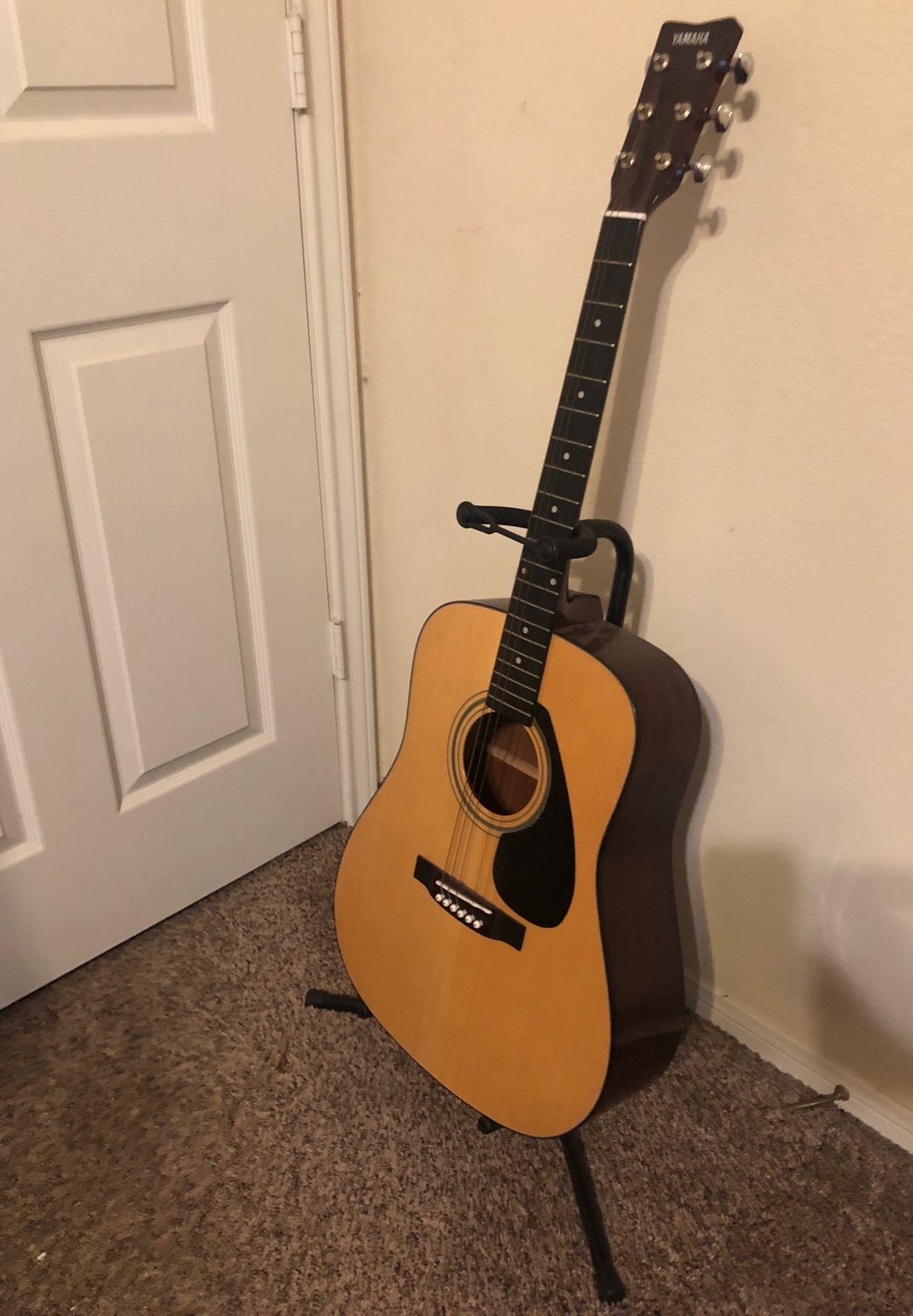 Yamaha Acoustic Guitar w/ Stand