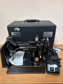 Vintage Singer 221 Featherweight Sewing Machine with Case & Pedal