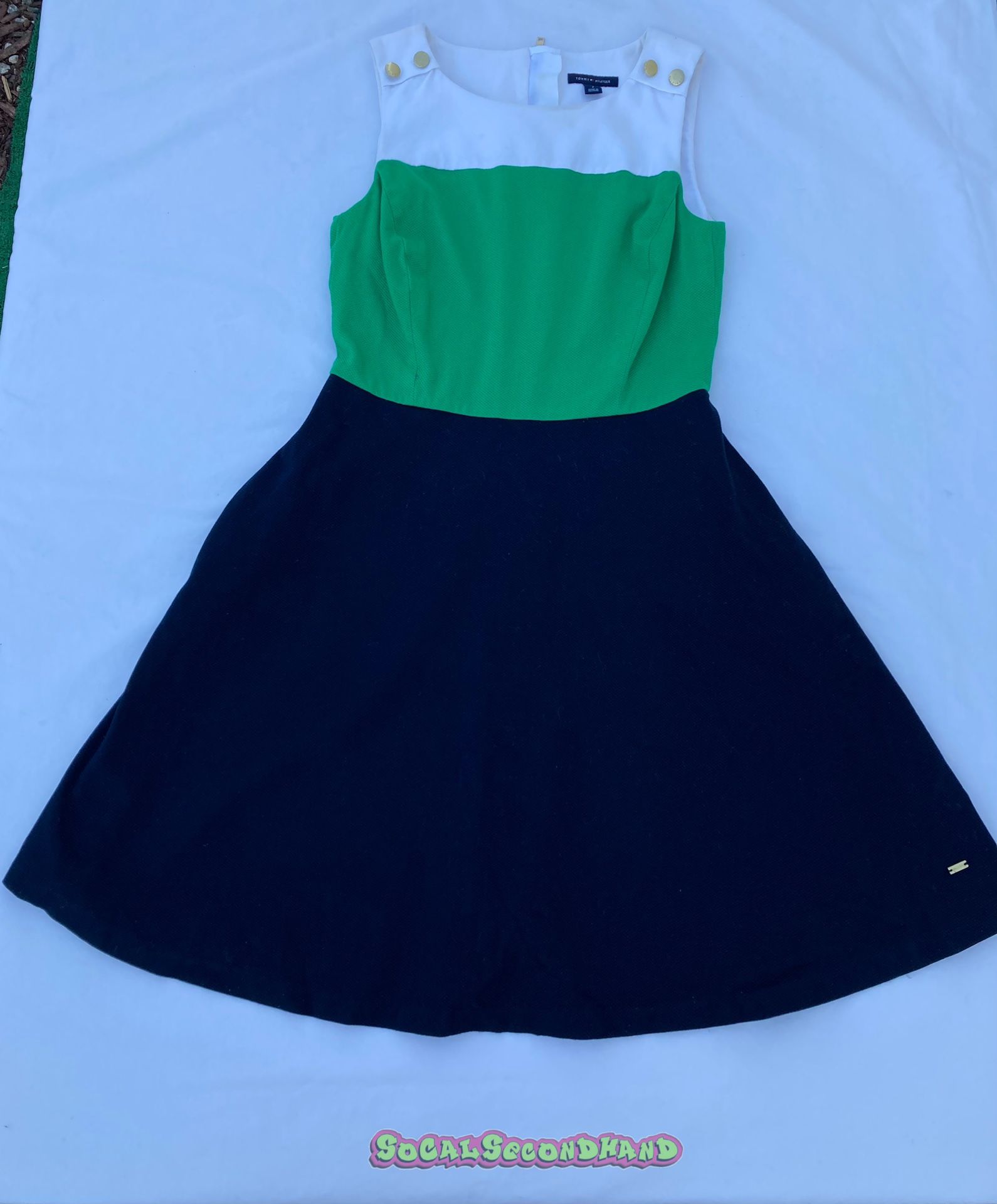 Vintage Tommy Hilfiger dress Womens size 2 , back zip, extra button , green blue & white. 97% cotton.19” from waist to b