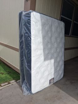 Queen  sise  euro  pillow top and box