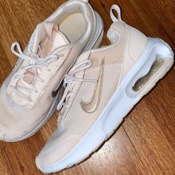 Nike AirMax Sneakers