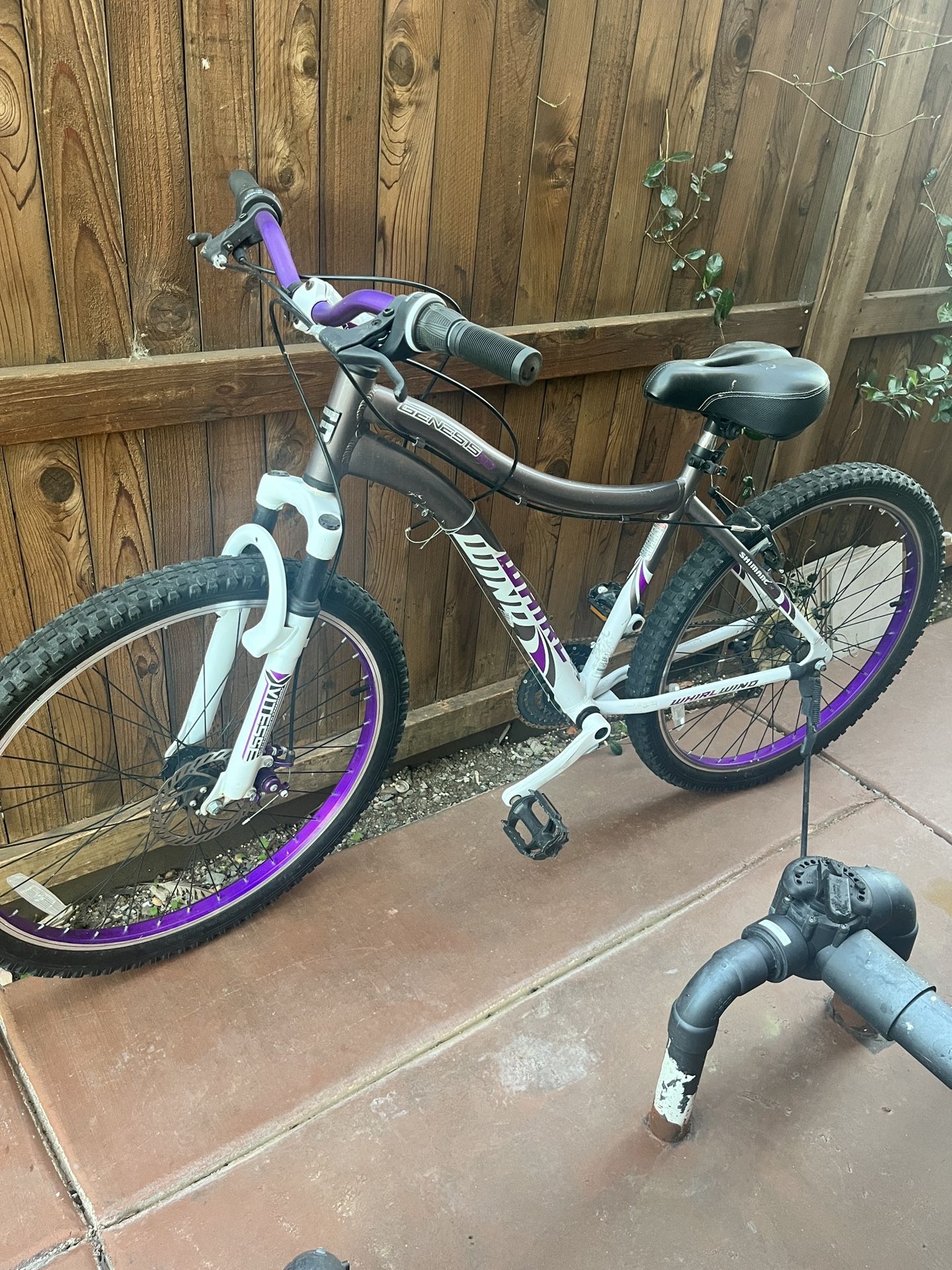 Genesis 26" Whirlwind Women's Mountain Bike, purple color almost new, great conditions