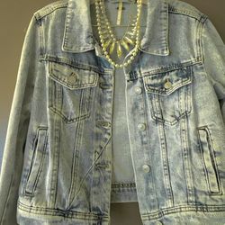 Free People  Denim Light Wash Trucker Jacket Size XS