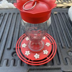 Hummingbird feeder Like New 