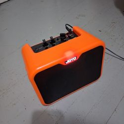10W Portable Guitar Amp - Battery/AC Powered