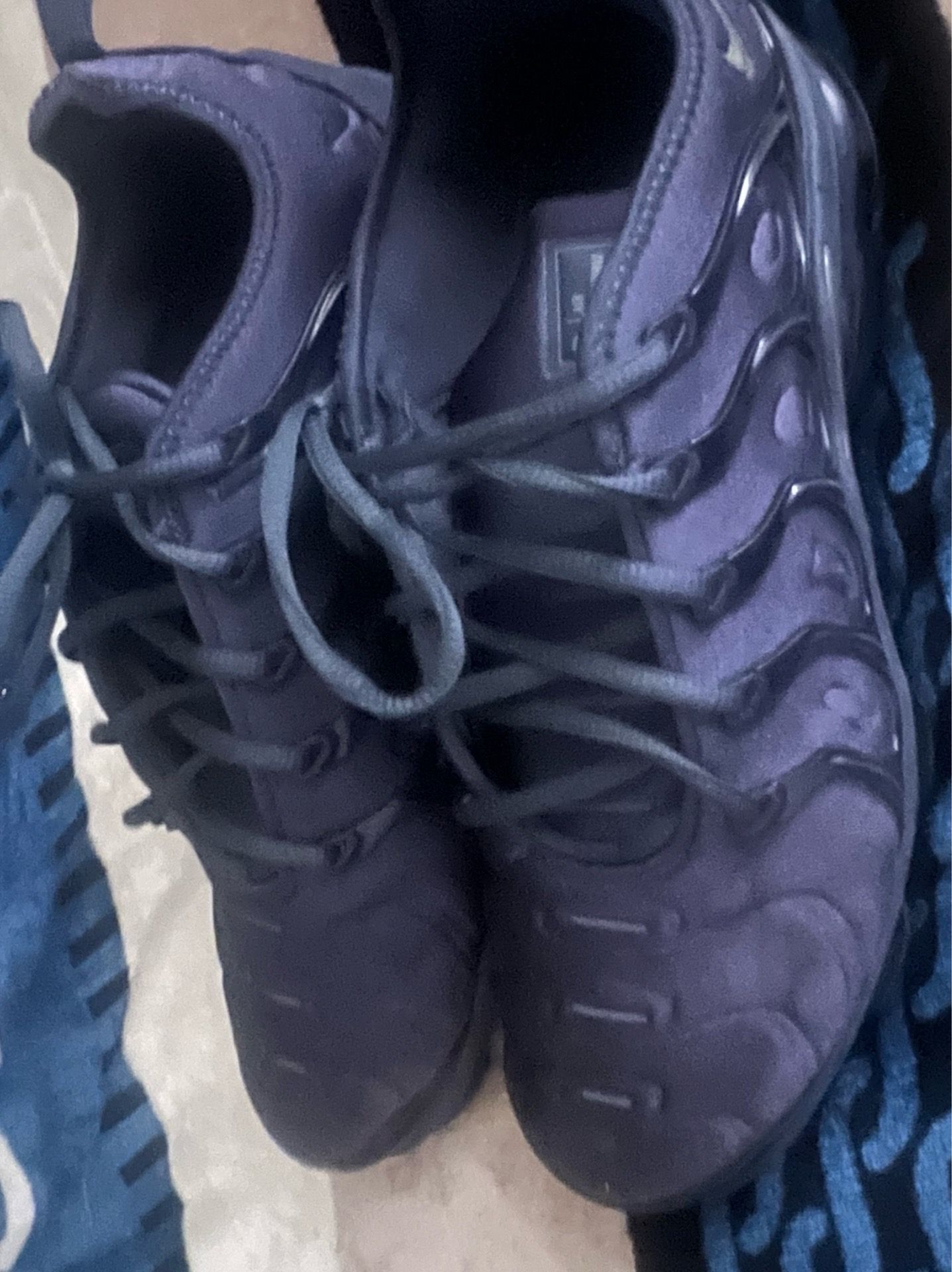Nike vapor max plus size 10.5 tracking on shoes is in great condition đź’Ż original shoes retail price over 180