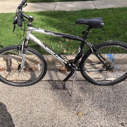 Men’s Gary, fisher mountain bike, selling as is need to work