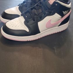 Air Jordan 1 Mid Arctic Pink Size 6Y
