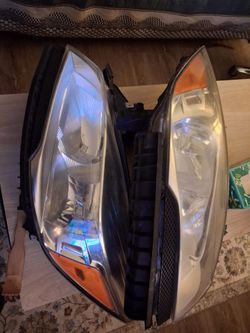 2016 Ford Escape 1.6 SE Headlights slightly used in great condition. $100 obo