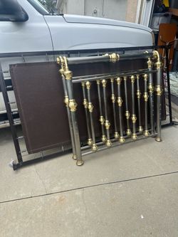 Twin size frame with headboard/footboard