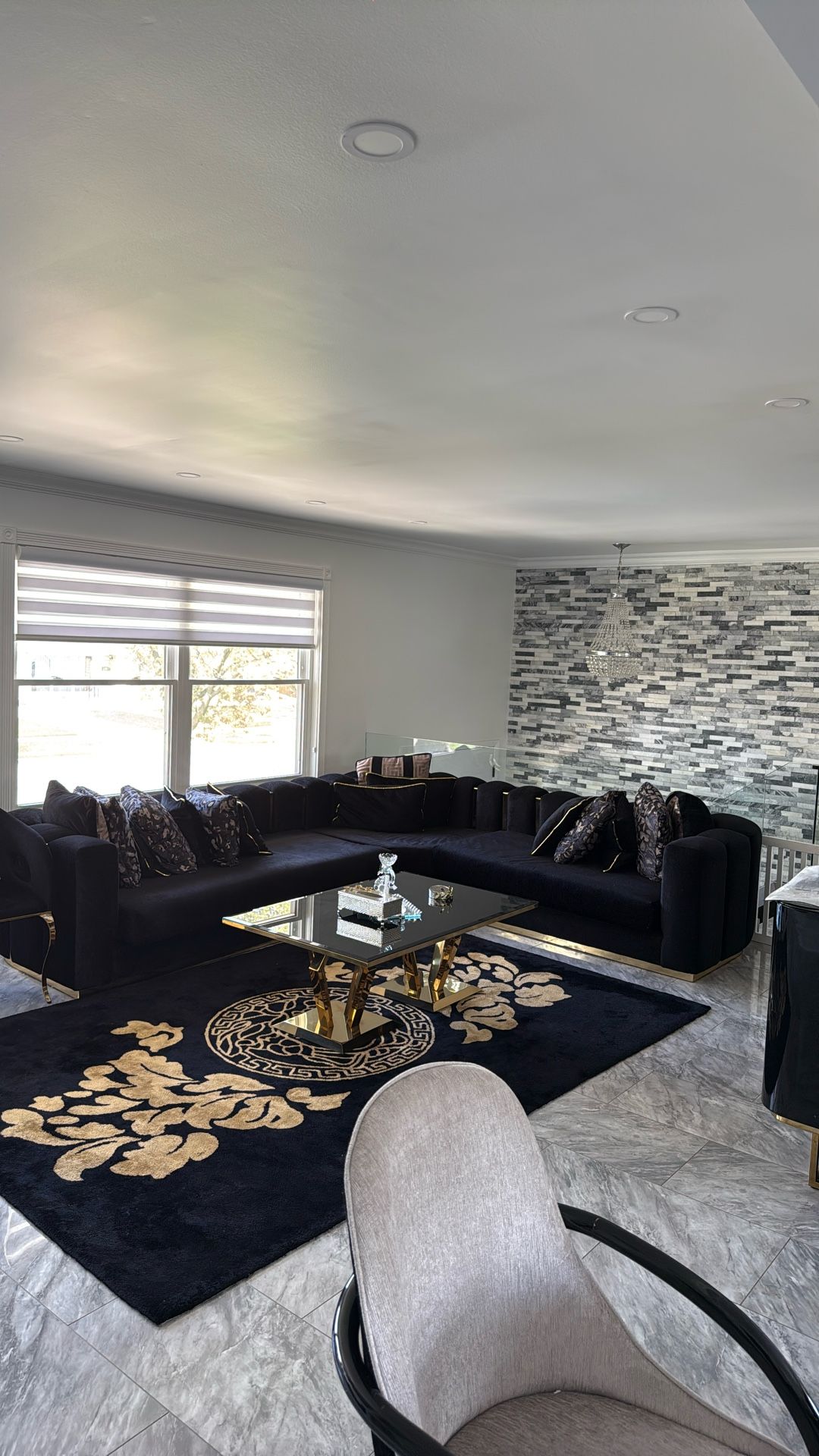** Beautiful Sectional Black And Gold Couches