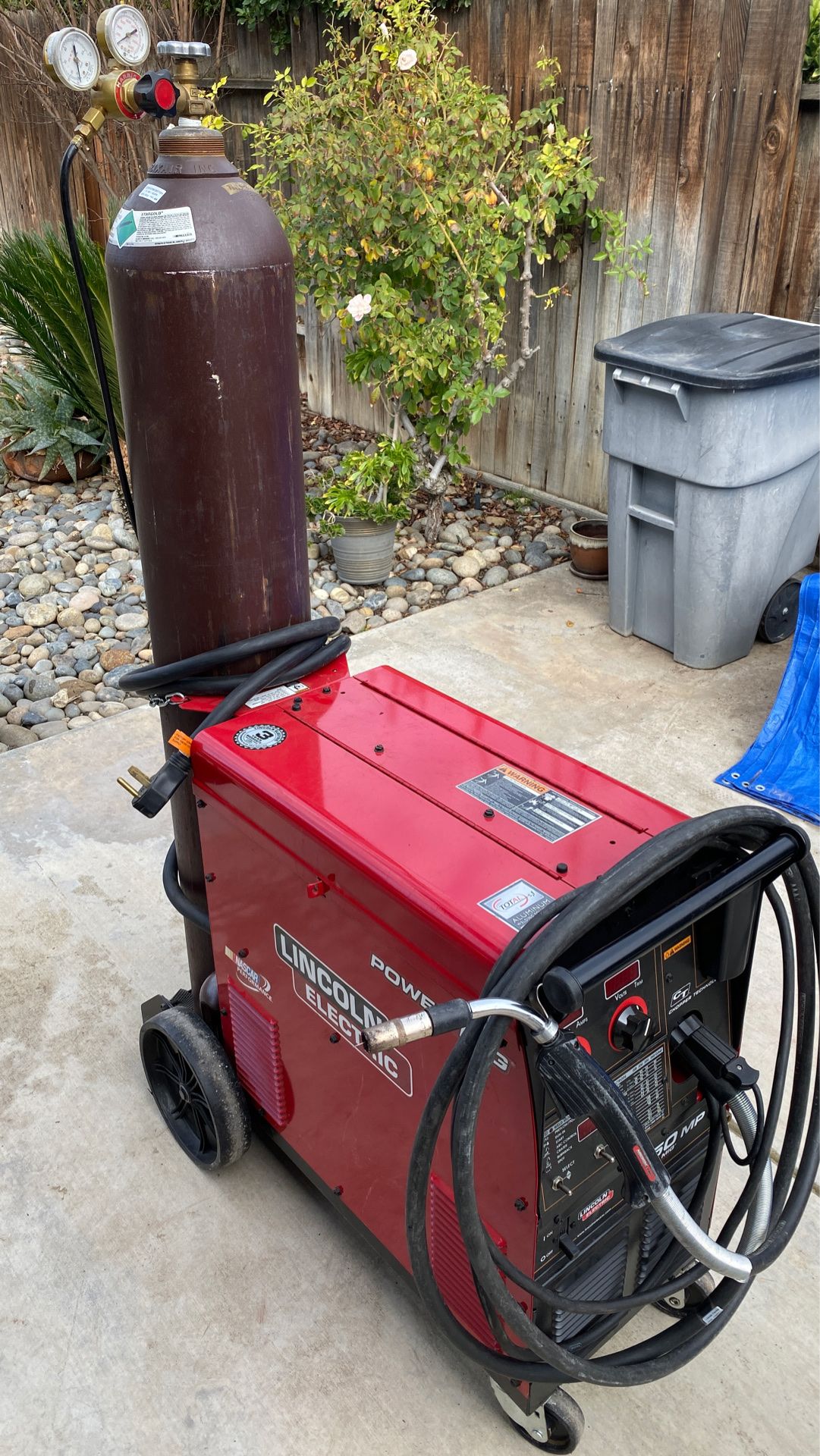Lincoln Electric 350 MP Power Mig Welder