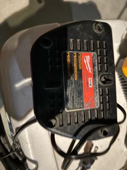 Milwaukee M12 Battery Charger