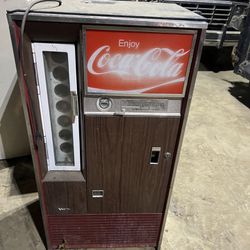 Old Coca-Cola Machine (bottles)
