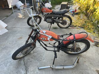 Two 19070s Suzuki Project Bikes