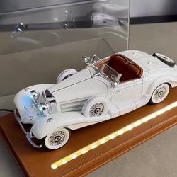  
New 1:18 Mercedes-Benz 500K Vintage Classic Car Model Alloy Collector Grade Sound and Light Glide 5-door Classic Model
 