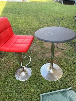 Bar Stools And Table