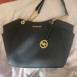 MK GOLD CHAIN BLACK PURSE 
