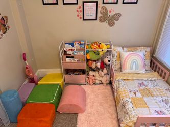 Toddler room items - moving sale