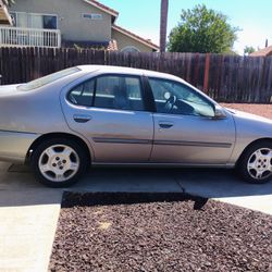 $2200 Obo 2000 Nissan Altima Only 160,000 Miles