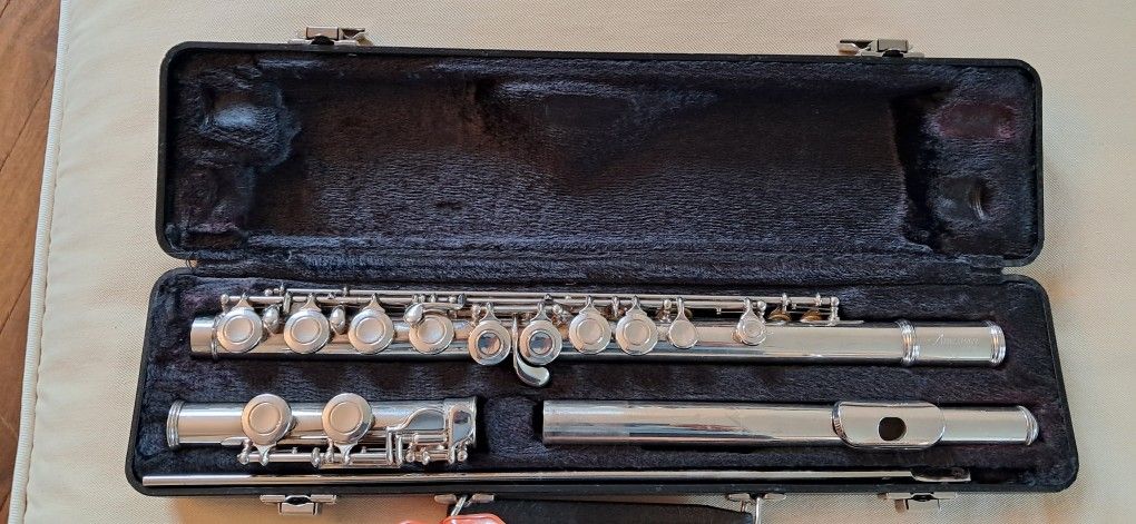 Armstrong 104 Student Model Flute with C Foot, Offset G - Silver-Plate