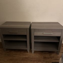 2 Nightstands 