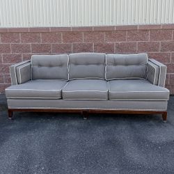Sofa Michael Weiss by Vanguard Furniture