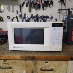 White Westinghouse  Microwave modile Number Wmw 17779