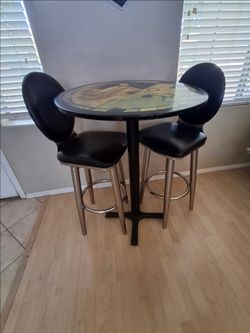 Pub table with 2 cushioned barstools