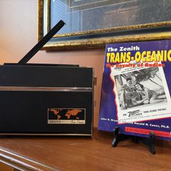 Zenith R7000 12 Trans-Oceanic Radio
