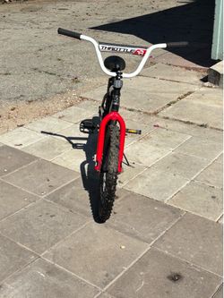 Dynacraft Magna Throttle Bike