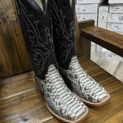 original phyton boot