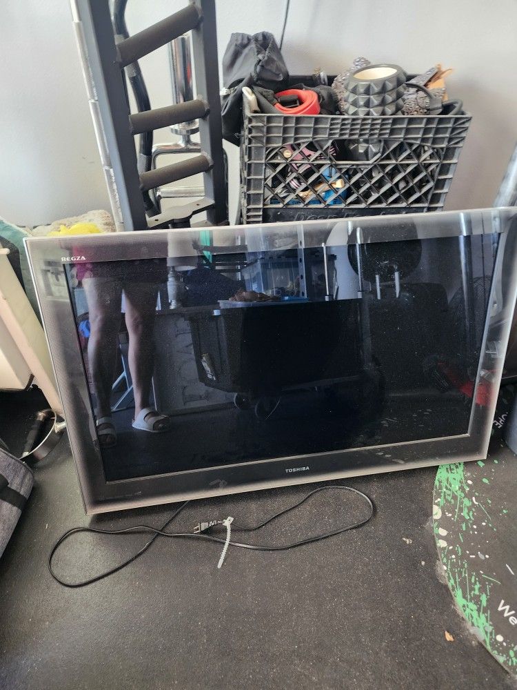 TV Good Condition Toshiba 42"