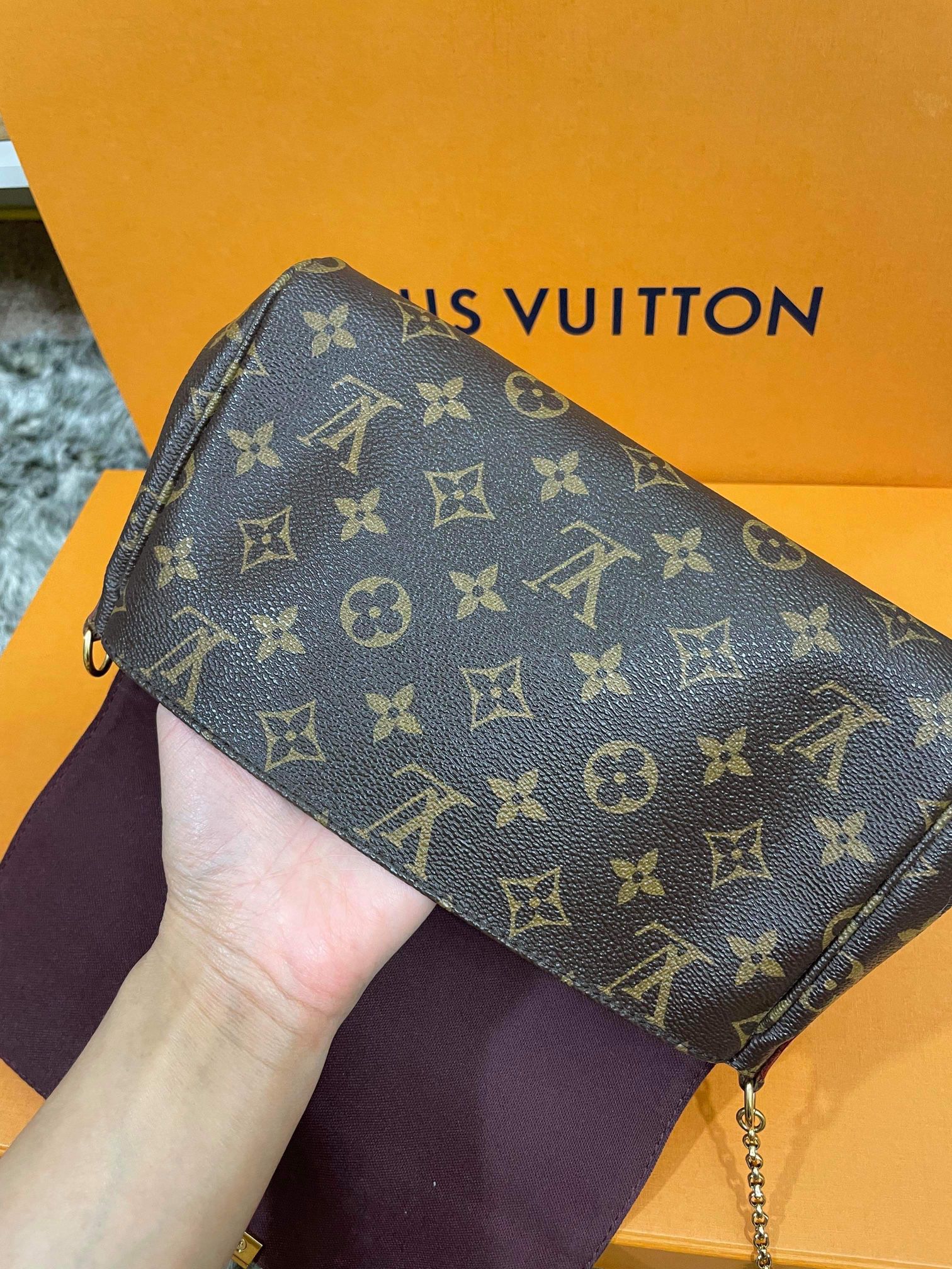 Authentic Louis Vuitton Round Handbag Shoulder Bag Crossbody Bag for Sale  in Stafford, VA - OfferUp