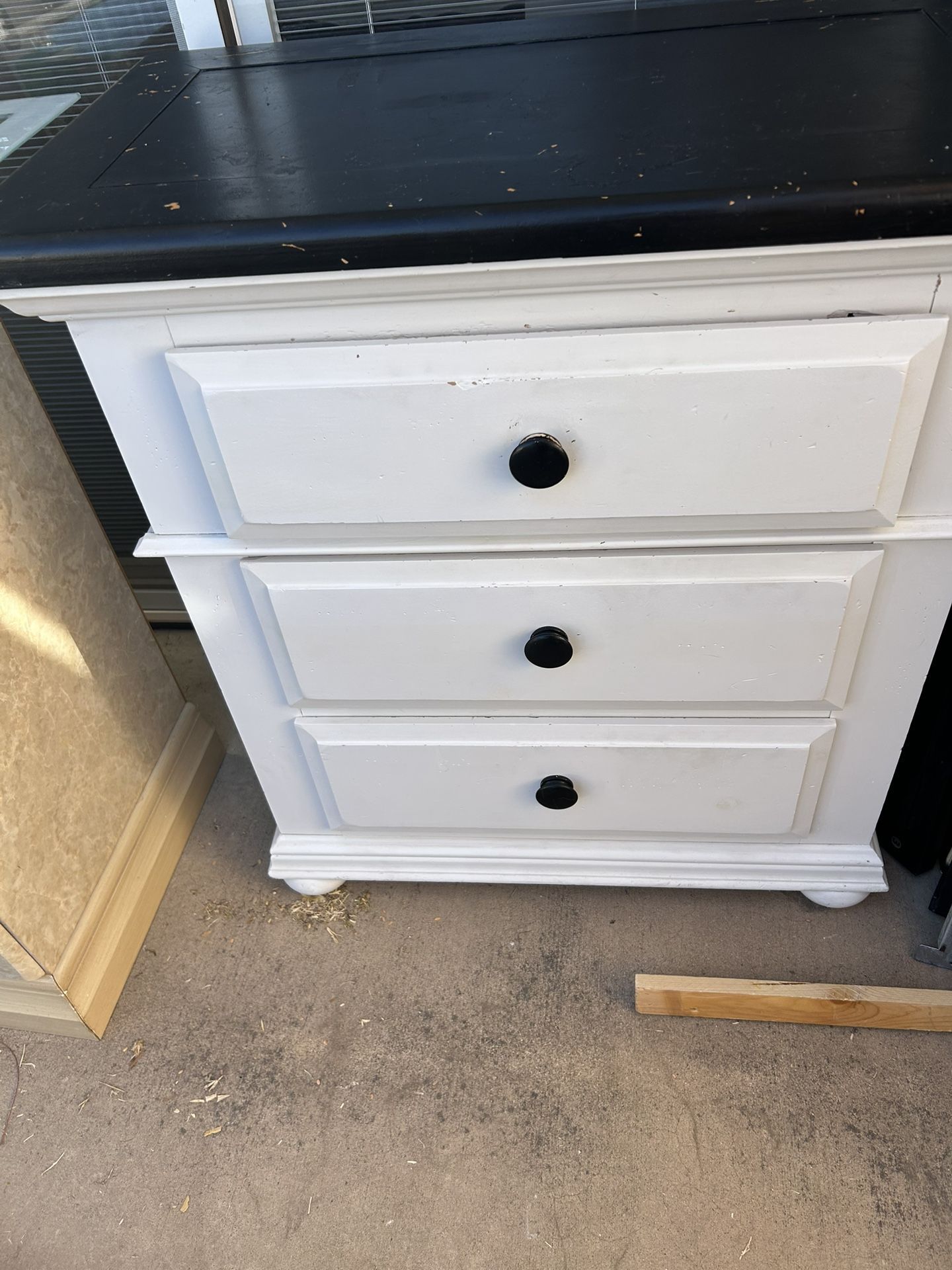 White Wooden 3 Drawer Dresser And Mirror