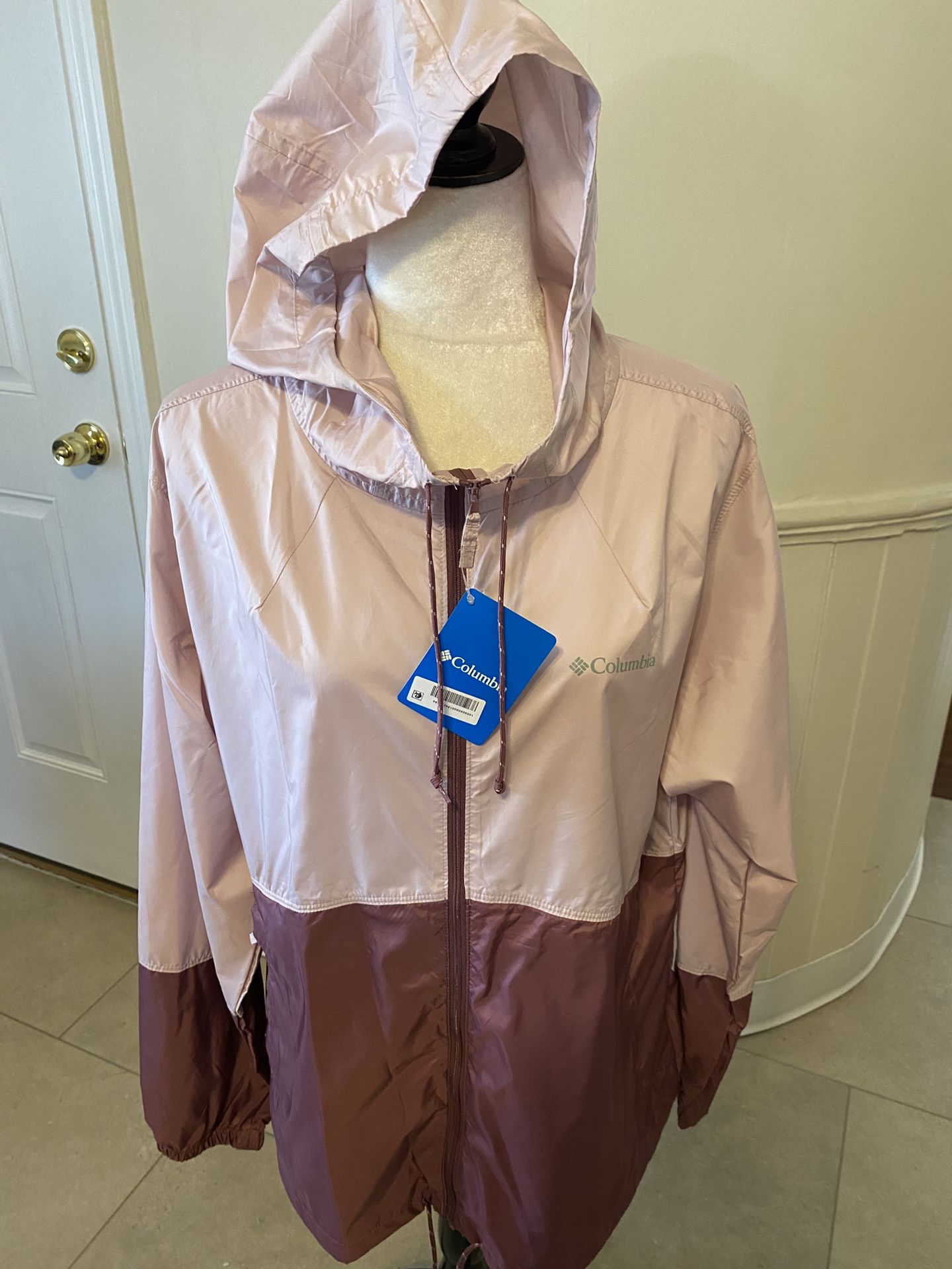 NWT Columbia Two Woman’s Windbreakers Size X-Large -$25.00 Each