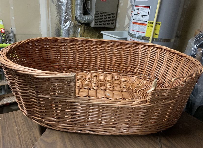 Dog Bed Basket + 2 Cedar Sacks