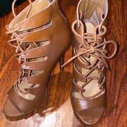 Brand New Lacy heels