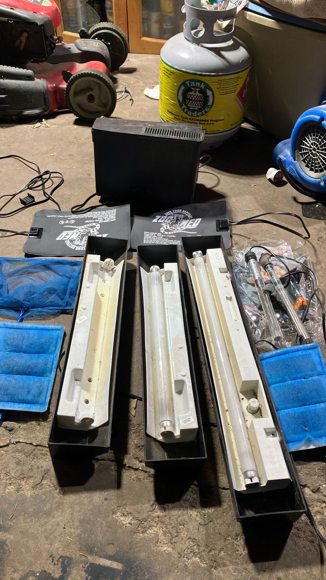 Accessories for a fish tank/reptiles